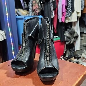 Gianni Bini Black Peep-Toe Heels
